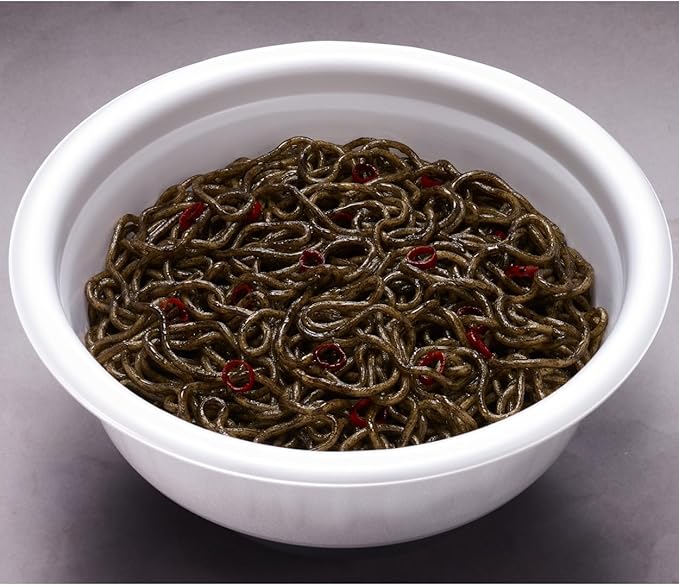 日清UFO ブラック焼きそば スモークガーリック風味イカ墨ソース (100g) BBD: 2025.04.28